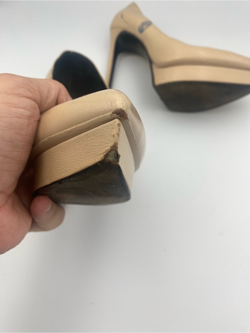 Saint Laurent Beige Pointed-Toe Stiletto Pumps - Picture 8 of 11